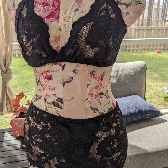 Black Lacy Lingerie Set - Picture 1 of 8